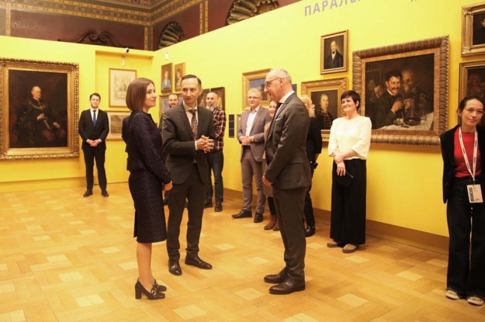 FOTO // Maia Sandu a vizitat expoziţia Brâncuşi de la Muzeul Naţional de Artă din Timişoara